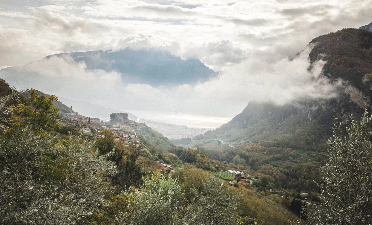 Blick auf die Burg von Tenno | © Archivio Garda Trentino (ph. Tommaso Prugnola), Garda Trentino 