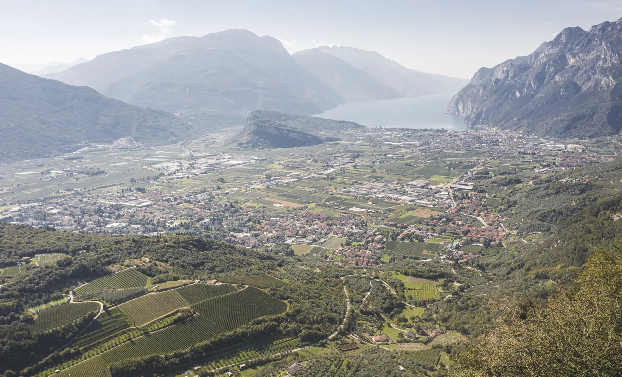 Der obere Gardasee gesehen von Tenno | © Archivio Garda Trentino (ph. Watchsome), Garda Trentino 