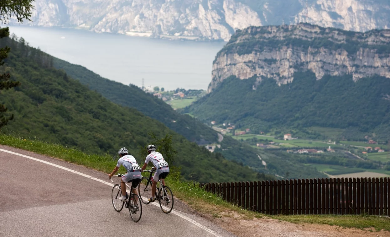 On the road to Monte Velo | © APT Garda Trentino (FotoFiore), Garda Trentino