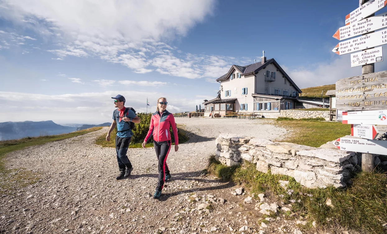 Departure from Damiano Chiesa Refuge at Monte Altissimo | © Archivio Garda Trentino (ph. Watchsome), Garda Trentino 