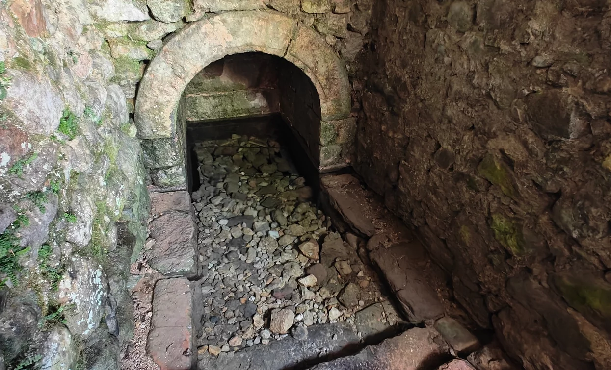 Römische Quelle innen | © Sentieri Di Famiglia, Sentieri di Famiglia