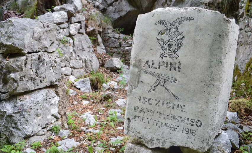 Testimonies of the Great War on the path to Dosso Alto | © A. Pizzato - montagnadiviaggi,it, Garda Trentino 