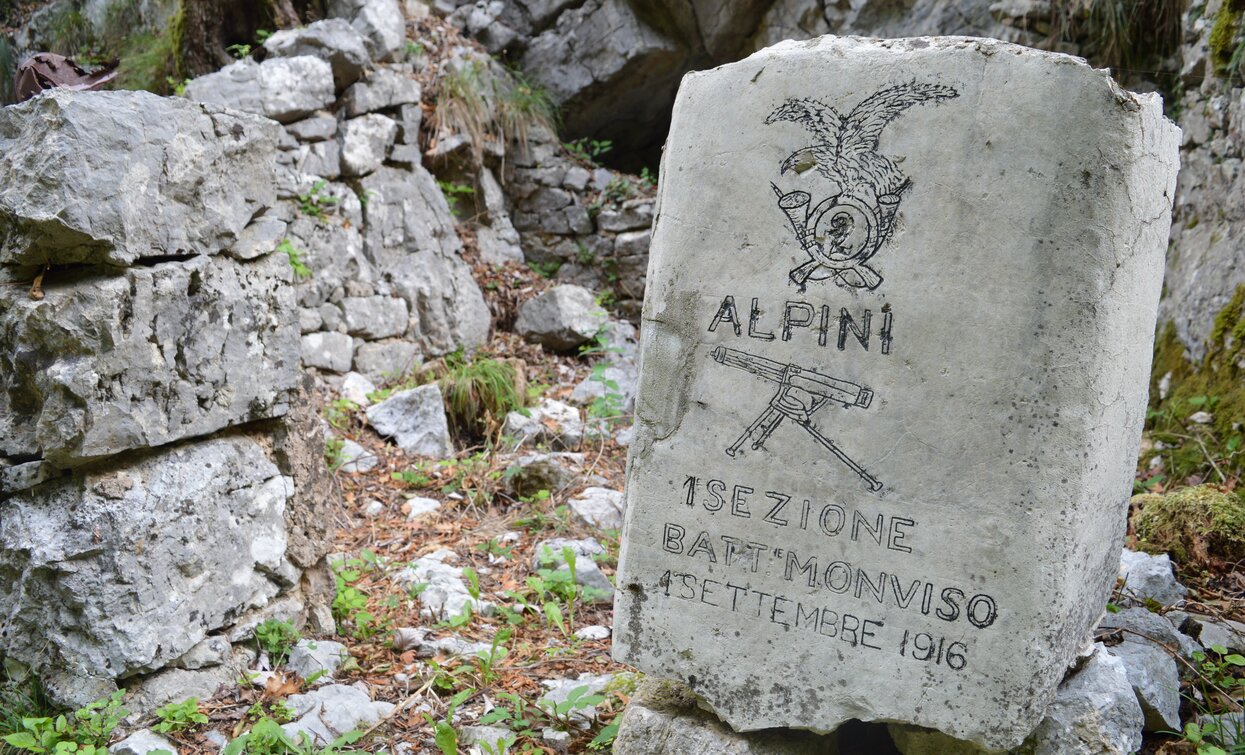 Testimonianze della Grande Guerra sul sentiero verso Dosso Alto | © A. Pizzato - montagnadiviaggi,it, Garda Trentino 