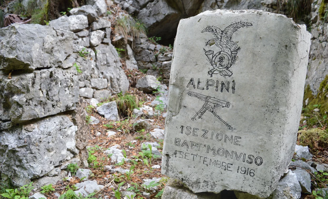 Zeugnisse des Ersten Weltkriegs auf dem Weg in Richtung Dosso Alto | © A. Pizzato - montagnadiviaggi,it, Garda Trentino