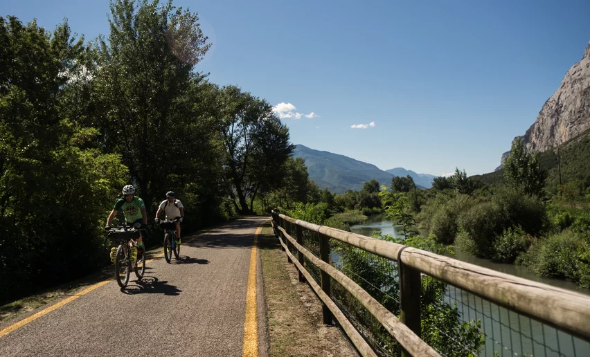 The cycle path along river Sarca | © M. Giacomello, Garda Trentino 