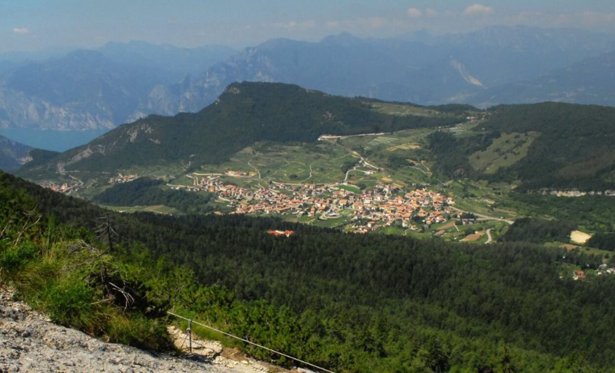 view of Ronzo and Garda from Monte Biaena | © ApT Rovereto Vallagarina Monte Baldo - Prodotto Outdoor, Garda Trentino