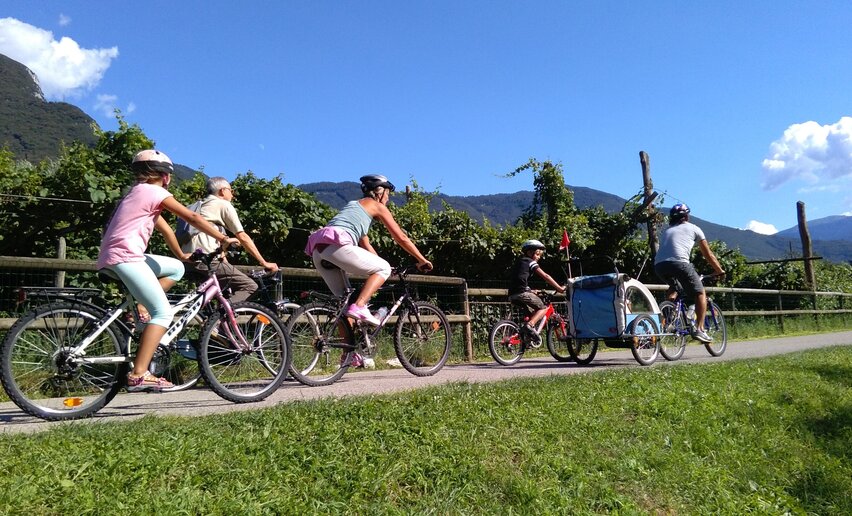 Divertimento per le famiglie sulla ciclabile | © Archivio APT Garda Trentino, Garda Trentino 