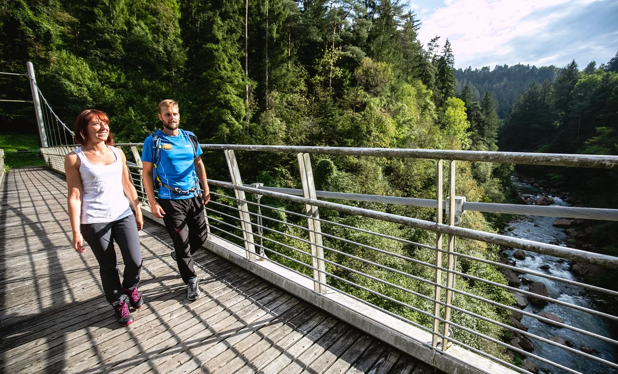 Ponte sospeso sul Canyon del Limarò | © Fototeca Trentino Sviluppo foto di A. Russolo, North Lake Garda Trentino  Ponte sospeso sul Canyon del Limarò | © Fototeca Trentino Sviluppo foto di A. Russolo, North Lake Garda Trentino