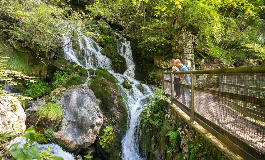 Der Wasserfall Rio Bianco und der Botanische Garten