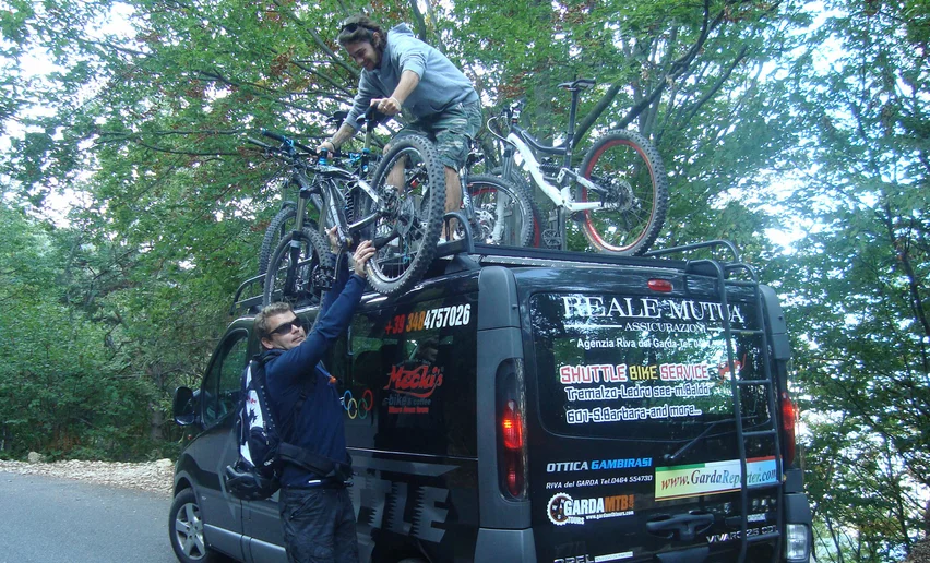 Garda bike shuttle store