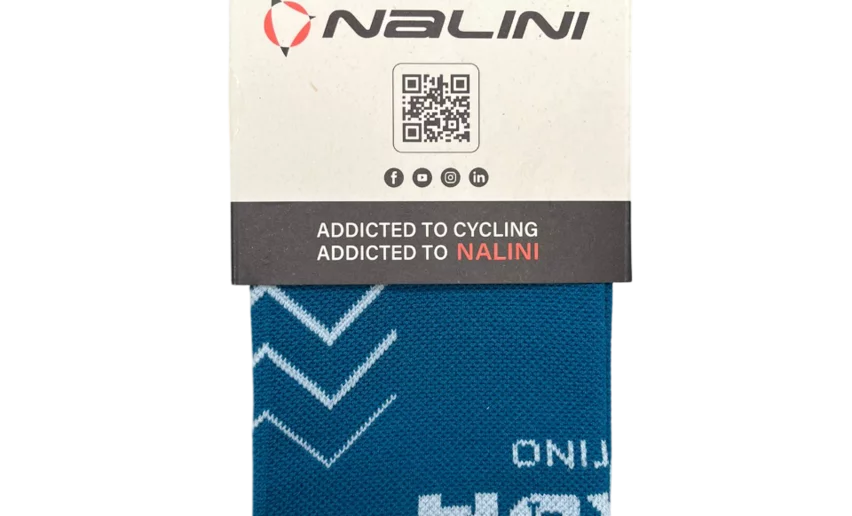 Blue cycling socks with Nalini logo. Perfect for biking enthusiasts.