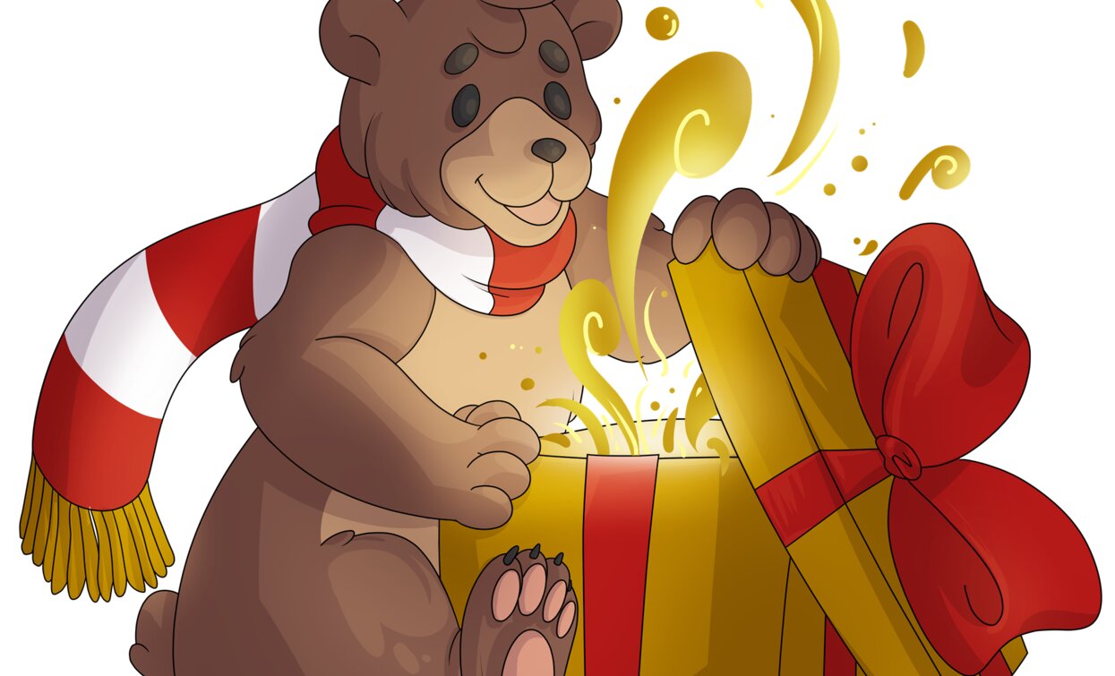 Un orsetto con una sciarpa rossa apre un regalo giallo con un grande fiocco rosso. Dal pacco escono scintille e un'atmosfera festosa.